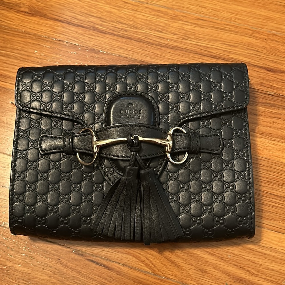 Authentic black Gucci microguccissima leather Emily chain crossbody bag